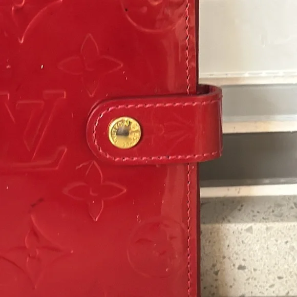 LOUIS VUITTON - Vernis Patent Leather PM Agenda Cover - Picture 2 of 10